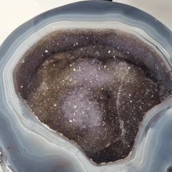 Stor Agat geode med ametyst � 9,8 kg