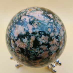 Gr�n ametyst med Epidot og Solsten Kugle