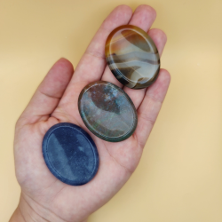 Bekymringssten i forskellige krystaller 