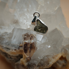 Moldavit Vedh�ng i s�lv