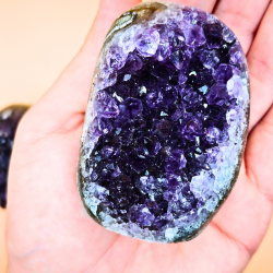 Uruguayansk Ametyst med Skret Base