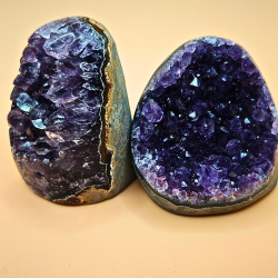 Uruguayansk Ametyst med Skret Base