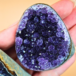 Uruguayansk Ametyst med Skret Base