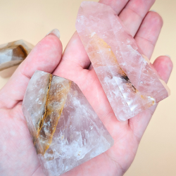 Rosakvarts og Golden healer Trne