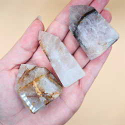 Rosakvarts og Golden healer Trne