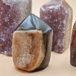 Uruguay&#8239;Ametyst&#8239;Trne med Agatbagside