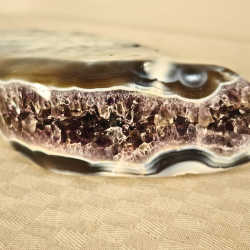 Poleret Ametyst geode med Orca agat 800 gram