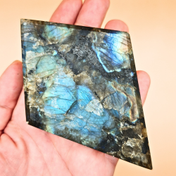 Labradorit Pyramide i Rombeform