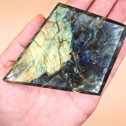 Labradorit Pyramide i Rombeform