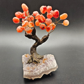 Tr�-figur med Karneol og Ametyst