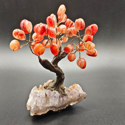 Tr-figur med Karneol og Ametyst