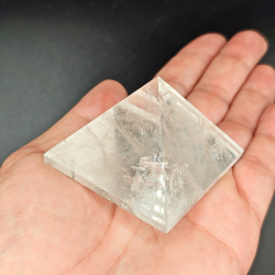 Klar Kvarts Pyramide  fra Brasilien