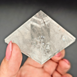 Klar Kvarts Pyramide  fra Brasilien
