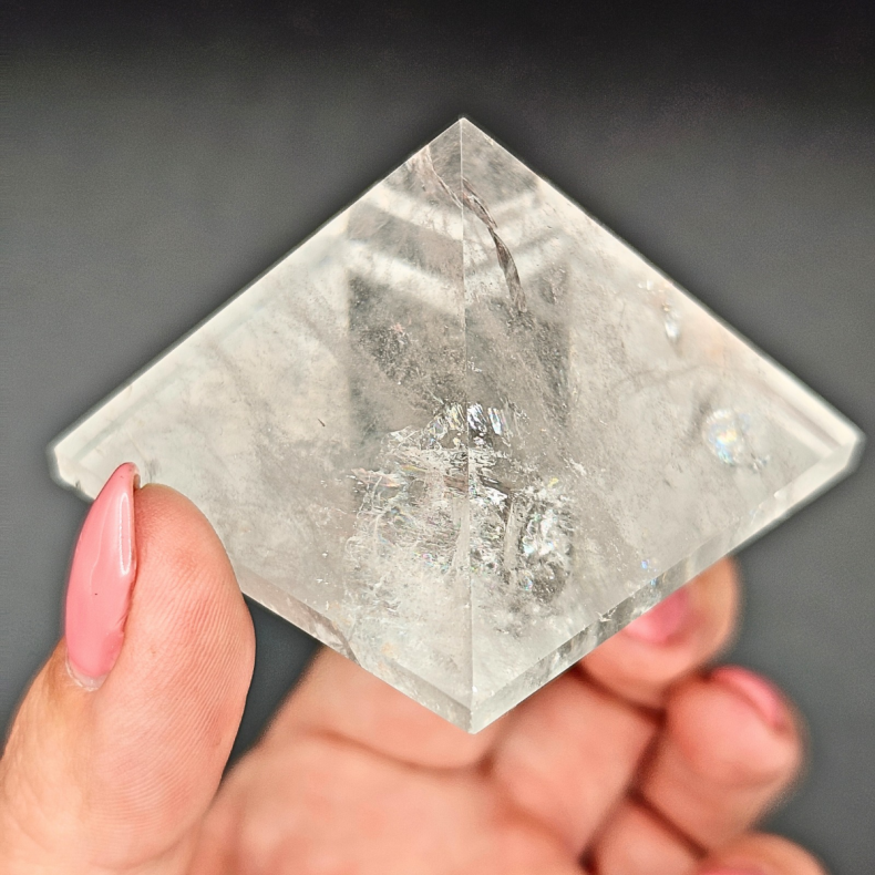 Klar Kvarts Pyramide  fra Brasilien