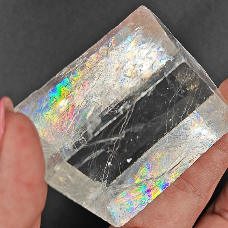 Optisk Calcit med regnbuer  100 g