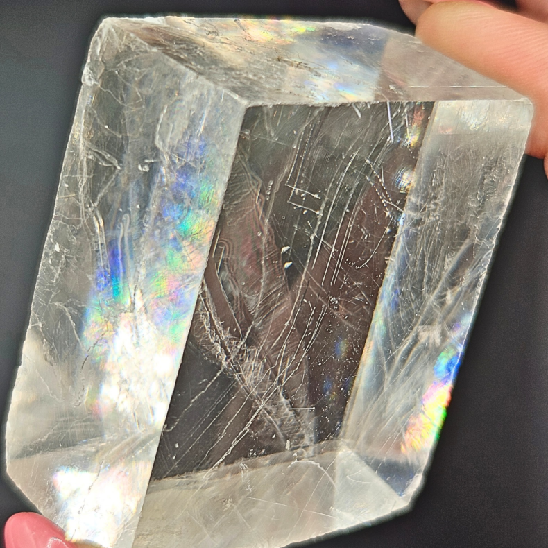 Optisk Calcit med regnbuer  116 g