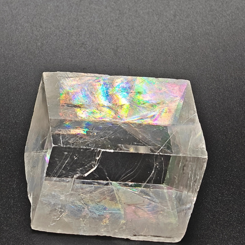 Optisk Calcit med regnbuer  123 g