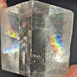 Optisk Calcit med regnbuer  123 g