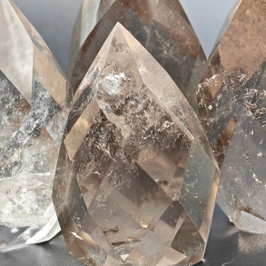 Facetterede Dr�ber i R�gkvarts, 55-65 gram