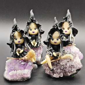 Heks p� Ametyst Klynge med Pyrit � ca. 10 cm