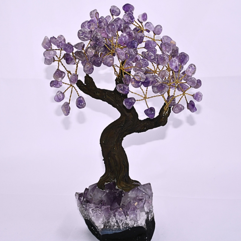 Ametyst Tr� p� R� Ametyst Klynge � Stor og Imponerende Figur (1,7 kg)