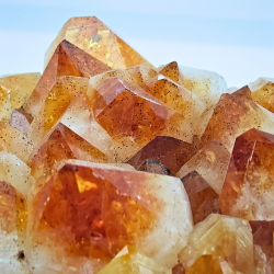 Br�ndt Citrin Klynge � Stor og Klar Krystal (ca. 2+ kg)