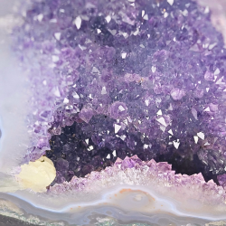 Ametyst Grotte med Calcit &amp; Agatkant � Brasilien (3 kg)