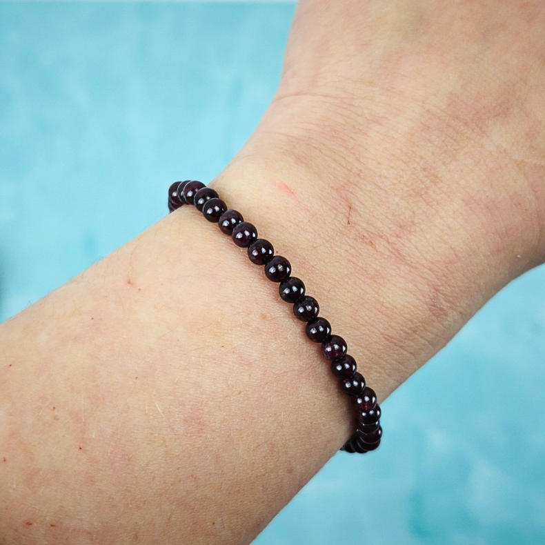 R�d Granat Armb�nd � 4 mm