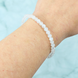 Hvid M�nesten Armb�nd � 4 mm