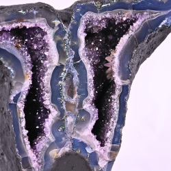 Sommerfugle Grotte � Ametyst med Calcit &amp; Guld Rutil