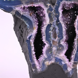 Sommerfugle Grotte � Ametyst med Calcit &amp; Guld Rutil