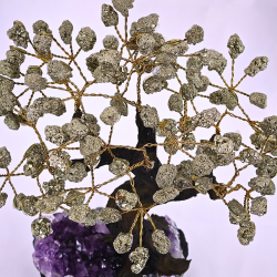 Pyrit Tr� p� R� Ametyst Klynge � Stor og Imponerende Figur (2,2 kg)