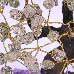 Pyrit Tr� p� R� Ametyst Klynge � Stor og Imponerende Figur (2,2 kg)