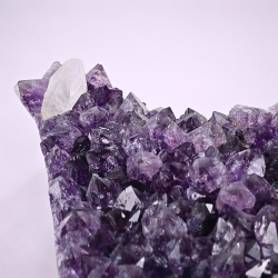 Ametyst Klynge med Store Calcit Spidser