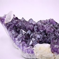 Ametyst Klynge med Store Calcit Spidser