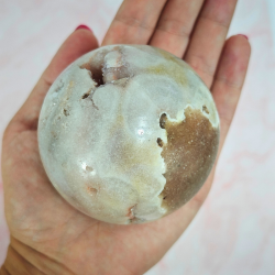 Pink ametyst kugle med stor druzy hule