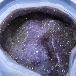Stor Agat geode med ametyst � 9,8 kg