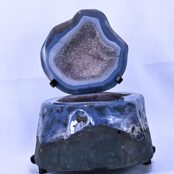 Stor Agat geode med ametyst � 9,8 kg