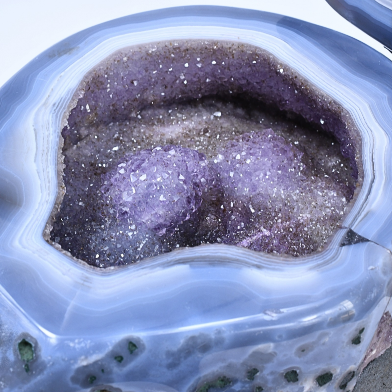 Stor Agat geode med ametyst � 9,8 kg