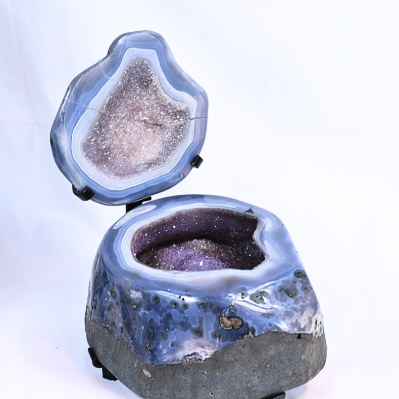 Stor Agat geode med ametyst � 9,8 kg