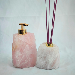 K�rlighed og bl�d luksus til badev�relset: Unikt s�bedispenser- &amp; diffusers�t i r� rosakvarts