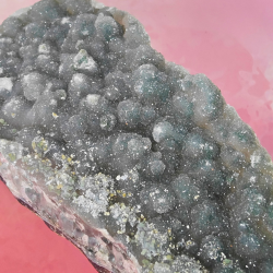 Gr�n Ametyst Druzy Aflangt stort stykke