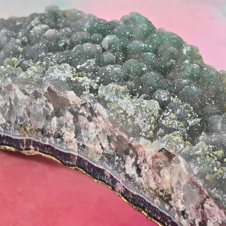 Gr�n Ametyst Druzy Aflangt stort stykke