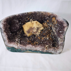 Spektakul�r ametystgeode (cut-base) med store calcit-cuber og sukker-krystaller fra Brasilien