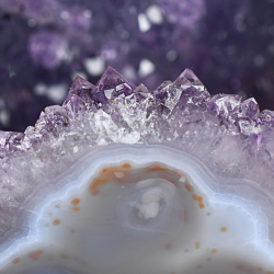Ametyst Grotte med Calcit &amp; Agatkant � Brasilien (3 kg)