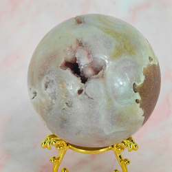 Pink ametyst kugle med stor druzy hule