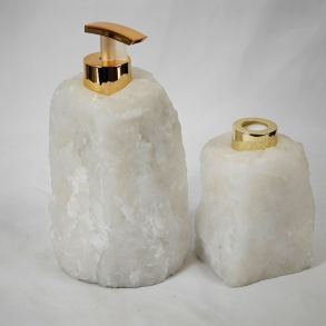 Luksuri�st s�t med s�bedispenser og diffuser i hvid kvarts med gyldne detaljer 